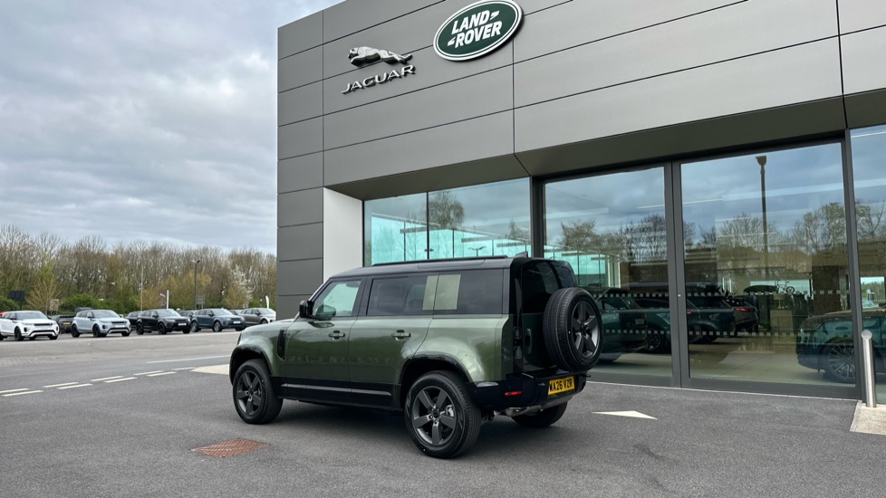 Land Rover Defender 3.0 D250 X-Dynamic HSE 110 5dr Auto Diesel Estate - Image 48