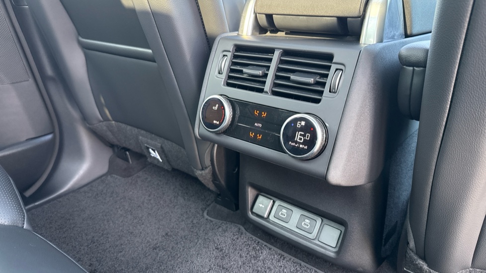 Land Rover Discovery 3.0 D350 Gemini 5dr Auto Diesel Station Wagon - Image 40