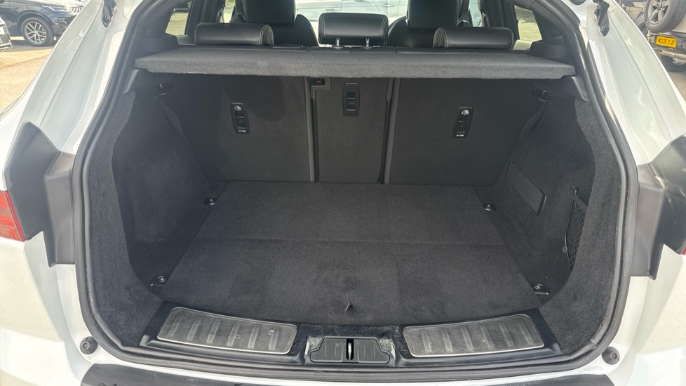 Jaguar E-Pace 2.0 D165 R-Dynamic SE 5dr Auto Diesel Estate - Image 10