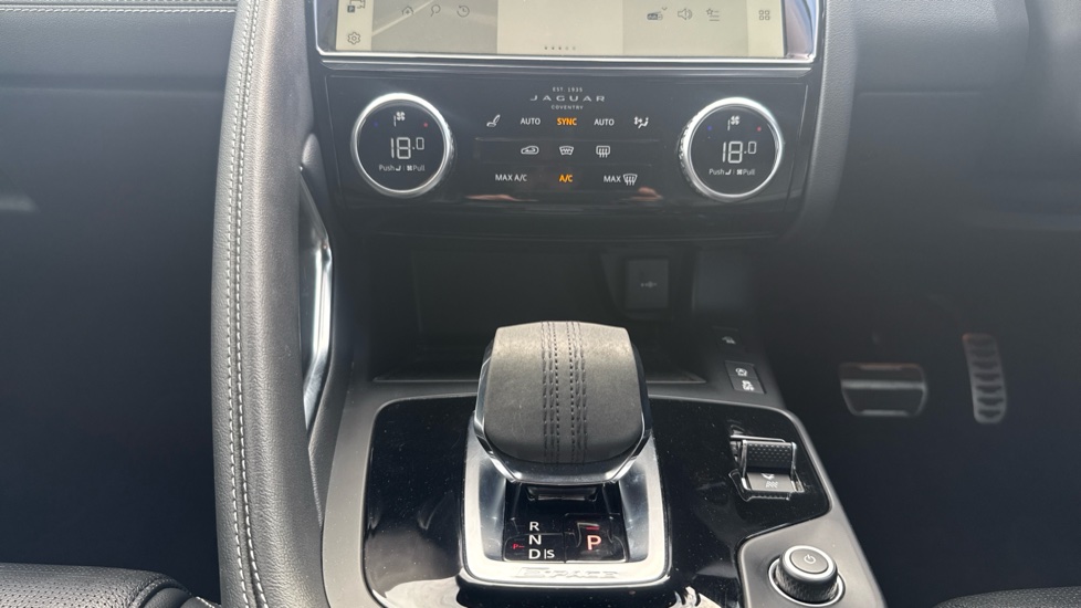Jaguar E-Pace 2.0 D165 R-Dynamic SE 5dr Auto Diesel Estate - Image 14