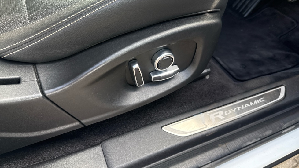Jaguar E-Pace 2.0 D165 R-Dynamic SE 5dr Auto Diesel Estate - Image 41