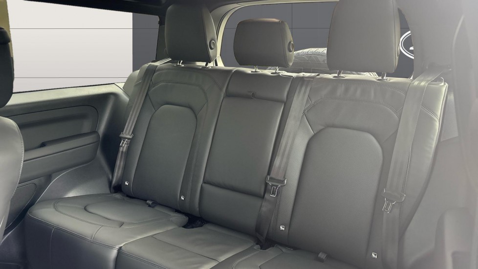 Land Rover Defender 3.0 D350 X-Dynamic HSE 90 3dr Auto Diesel Estate - Image 4