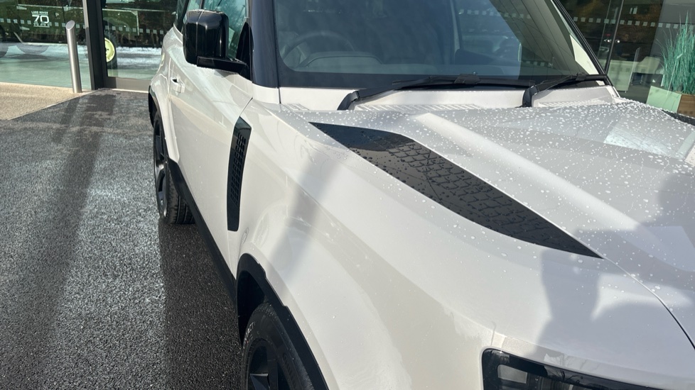 Land Rover Defender 3.0 D350 X-Dynamic HSE 90 3dr Auto Diesel Estate - Image 22