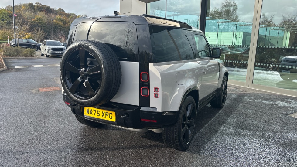 Land Rover Defender 3.0 D350 X-Dynamic HSE 90 3dr Auto Diesel Estate - Image 25