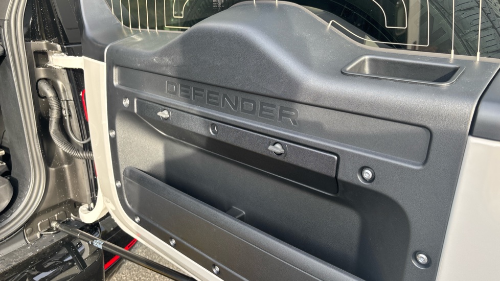 Land Rover Defender 3.0 D350 X-Dynamic HSE 90 3dr Auto Diesel Estate - Image 26