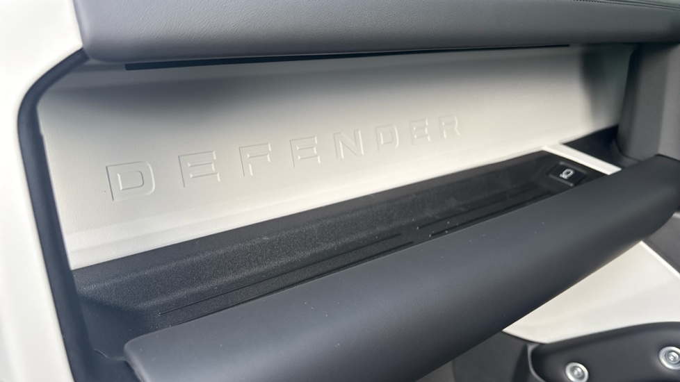 Land Rover Defender 3.0 D350 X-Dynamic HSE 90 3dr Auto Diesel Estate - Image 28
