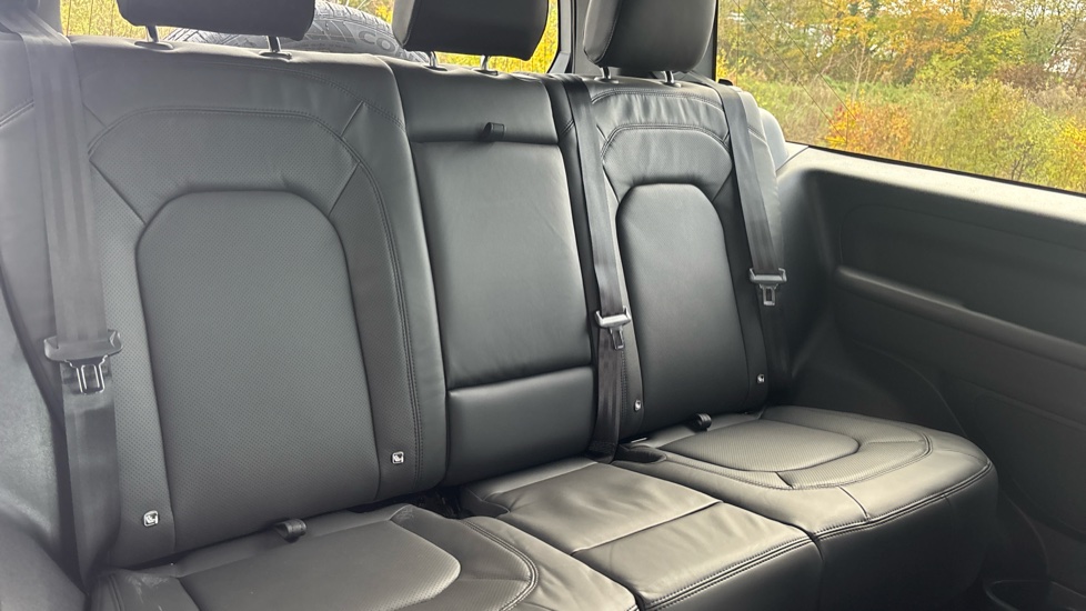 Land Rover Defender 3.0 D350 X-Dynamic HSE 90 3dr Auto Diesel Estate - Image 37