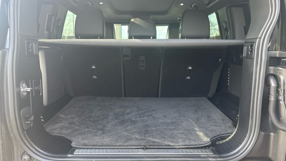 Land Rover Defender 4.4 P635 Octa 110 5dr Auto Petrol Estate - Image 10