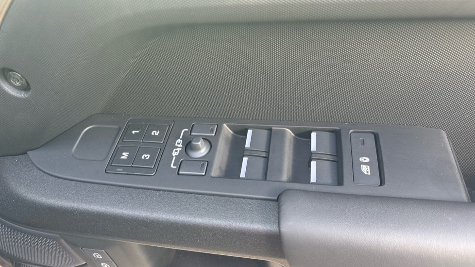 Land Rover Defender 4.4 P635 Octa 110 5dr Auto Petrol Estate - Image 26