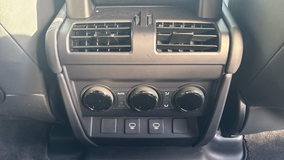 Land Rover Defender 4.4 P635 Octa 110 5dr Auto Petrol Estate - Image 41