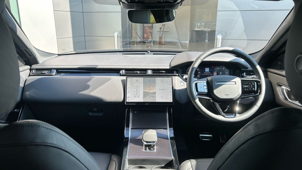 Land Rover Range Rover Velar 2.0 D200 MHEV Dynamic SE 5dr Auto Diesel Estate - Image 9