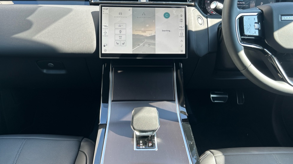 Land Rover Range Rover Velar 2.0 D200 MHEV Dynamic SE 5dr Auto Diesel Estate - Image 14