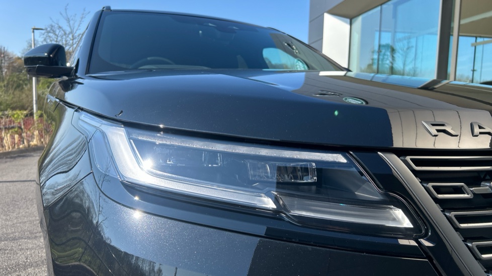 Land Rover Range Rover Velar 2.0 D200 MHEV Dynamic SE 5dr Auto Diesel Estate - Image 17