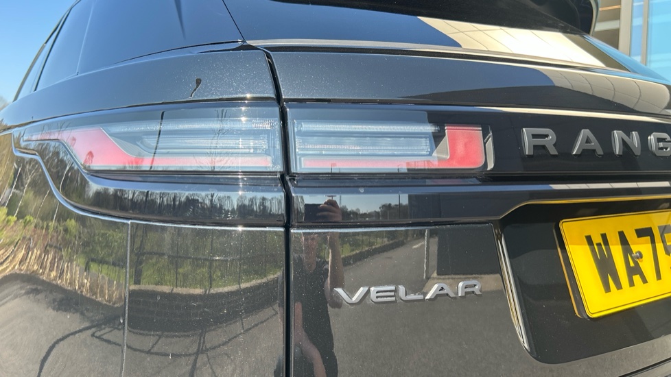 Land Rover Range Rover Velar 2.0 D200 MHEV Dynamic SE 5dr Auto Diesel Estate - Image 19