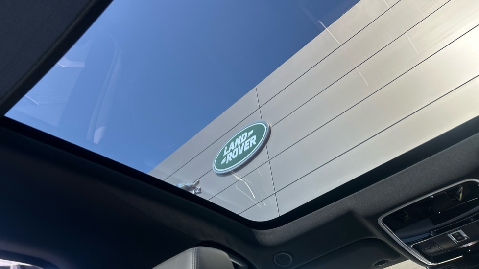 Land Rover Range Rover Velar 2.0 D200 MHEV Dynamic SE 5dr Auto Diesel Estate - Image 36