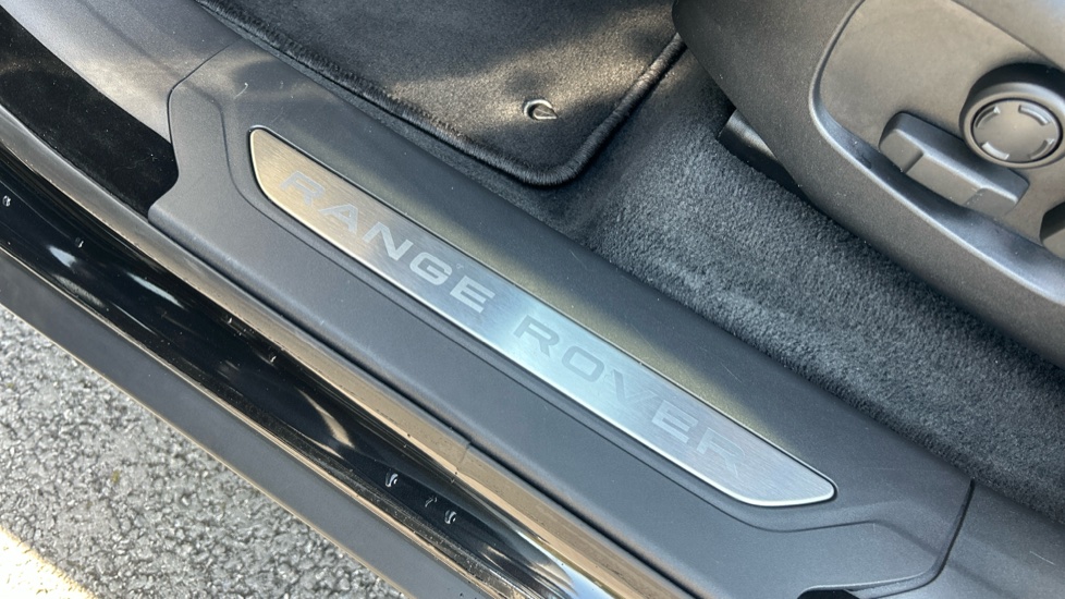 Land Rover Range Rover Velar 2.0 D200 MHEV Dynamic SE 5dr Auto Diesel Estate - Image 38