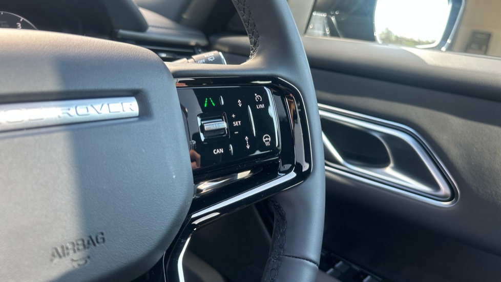 Land Rover Range Rover Velar 2.0 D200 MHEV Dynamic SE 5dr Auto Diesel Estate - Image 47