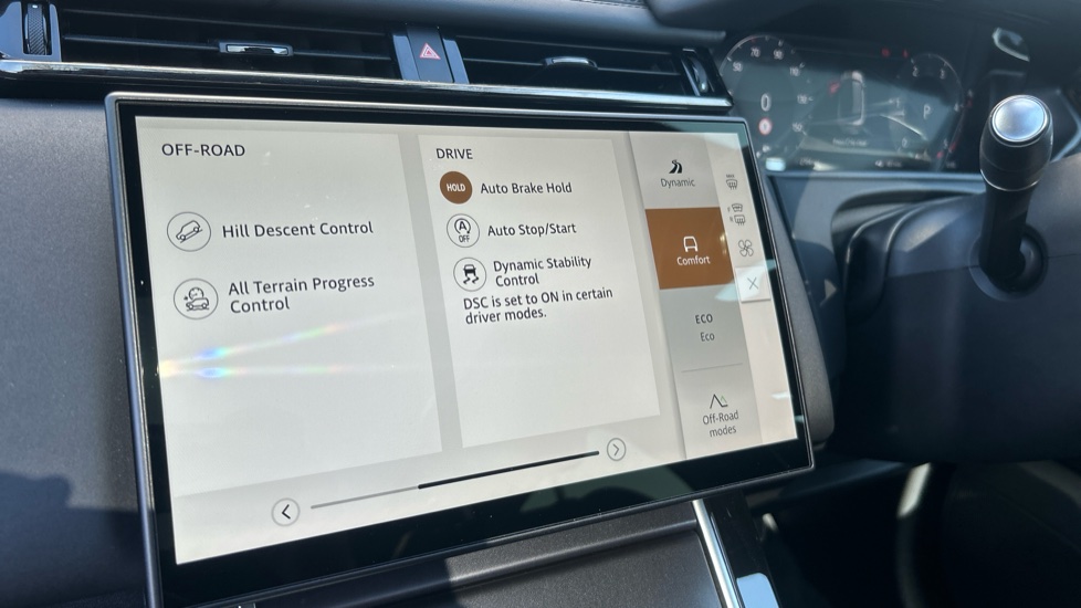 Land Rover Range Rover Velar 2.0 D200 MHEV Dynamic SE 5dr Auto Diesel Estate - Image 53