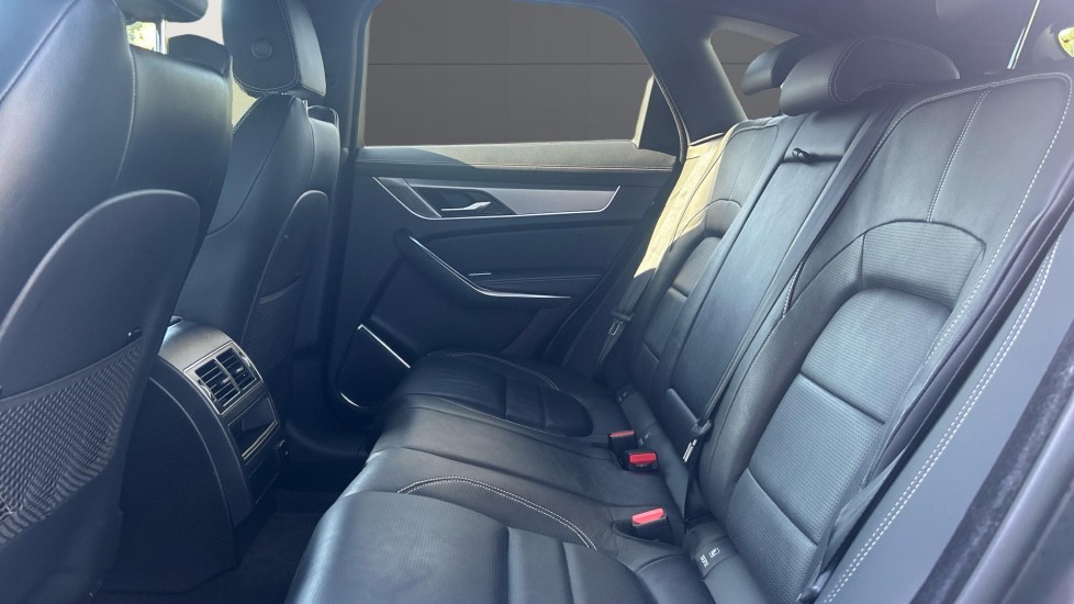 Jaguar F-Pace 2.0 D200 R-Dynamic SE 5dr Auto AWD Diesel Estate - Image 4