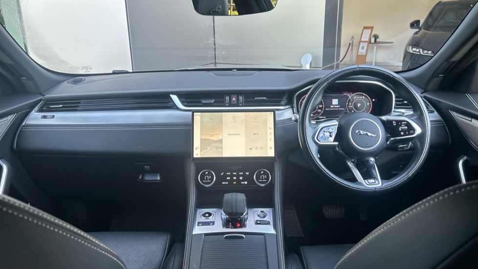 Jaguar F-Pace 2.0 D200 R-Dynamic SE 5dr Auto AWD Diesel Estate - Image 9