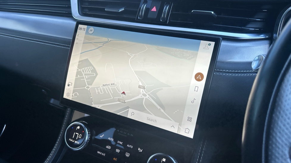 Jaguar F-Pace 2.0 D200 R-Dynamic SE 5dr Auto AWD Diesel Estate - Image 11