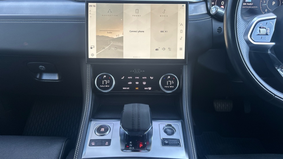 Jaguar F-Pace 2.0 D200 R-Dynamic SE 5dr Auto AWD Diesel Estate - Image 14