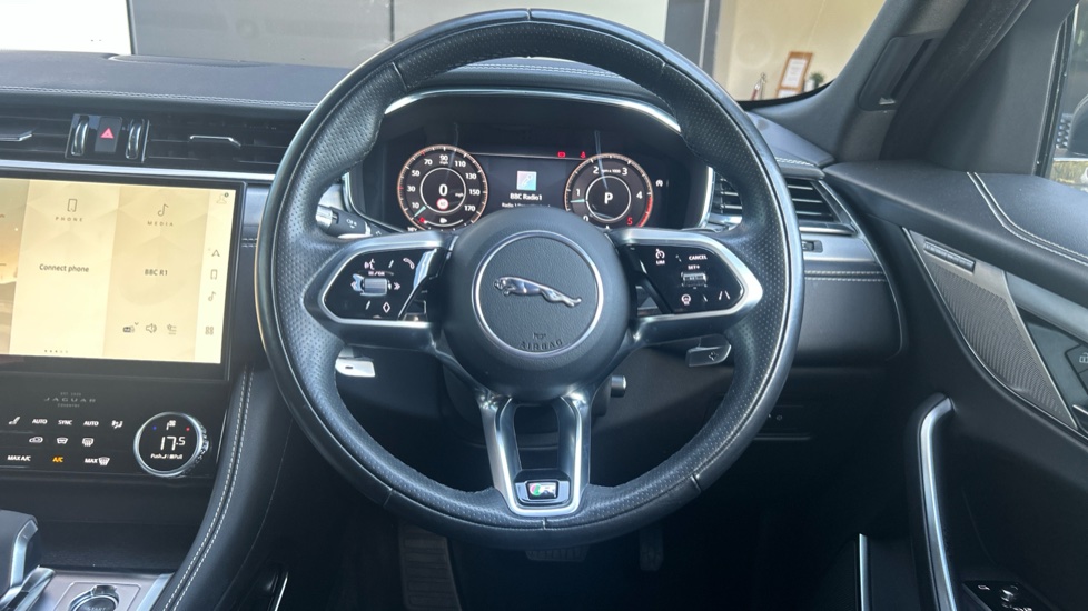 Jaguar F-Pace 2.0 D200 R-Dynamic SE 5dr Auto AWD Diesel Estate - Image 15