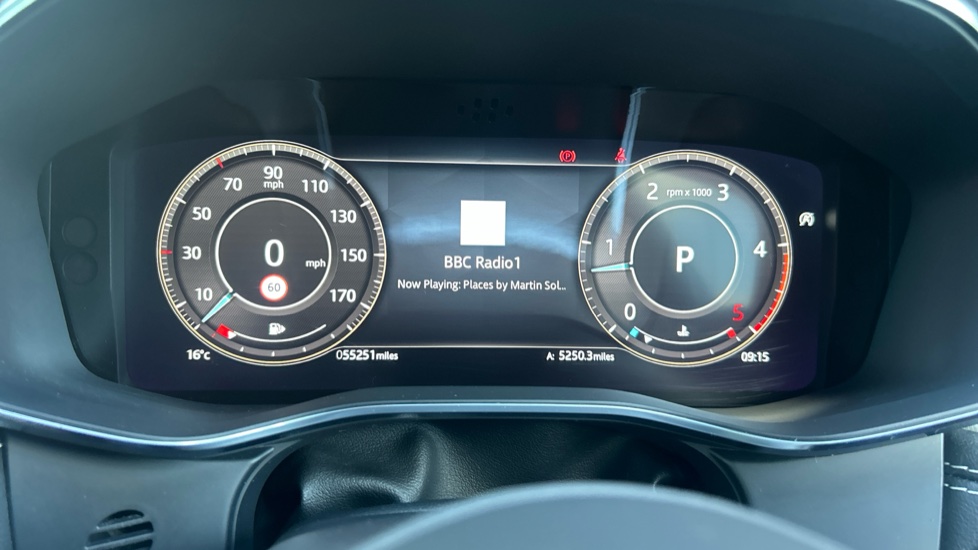 Jaguar F-Pace 2.0 D200 R-Dynamic SE 5dr Auto AWD Diesel Estate - Image 16