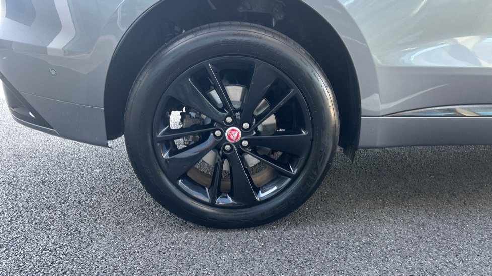 Jaguar F-Pace 2.0 D200 R-Dynamic SE 5dr Auto AWD Diesel Estate - Image 28