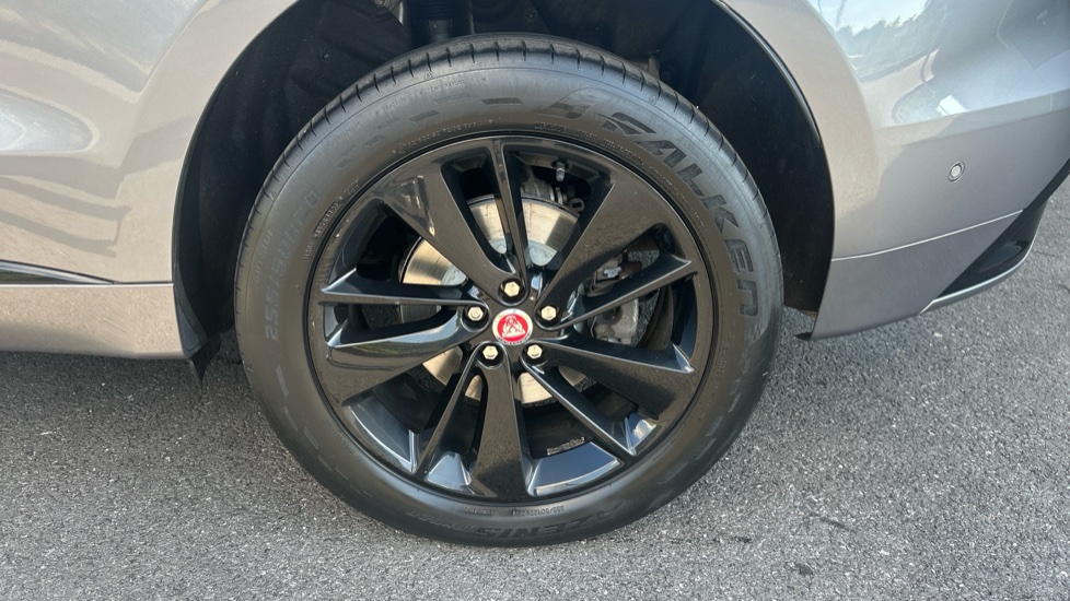 Jaguar F-Pace 2.0 D200 R-Dynamic SE 5dr Auto AWD Diesel Estate - Image 34