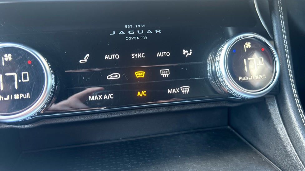 Jaguar F-Pace 2.0 D200 R-Dynamic SE 5dr Auto AWD Diesel Estate - Image 52