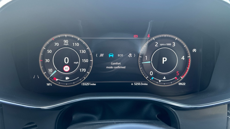 Jaguar F-Pace 2.0 D200 R-Dynamic SE 5dr Auto AWD Diesel Estate - Image 57