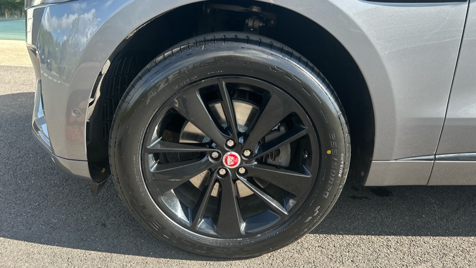 Jaguar F-Pace 2.0 D200 R-Dynamic SE 5dr Auto AWD Diesel Estate - Image 61