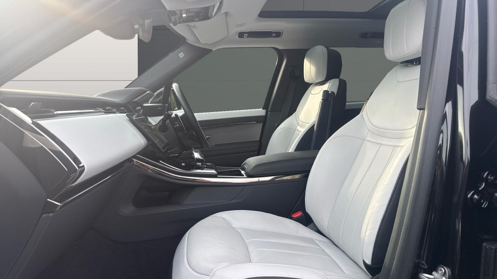 Land Rover Range Rover Sport 3.0 P460e Dynamic SE 5dr Auto Estate - Image 3