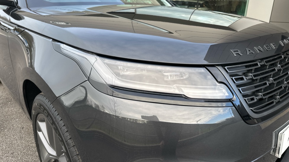 Land Rover Range Rover Velar 2.0 D200 MHEV Dynamic SE 5dr Auto Diesel Estate - Image 17
