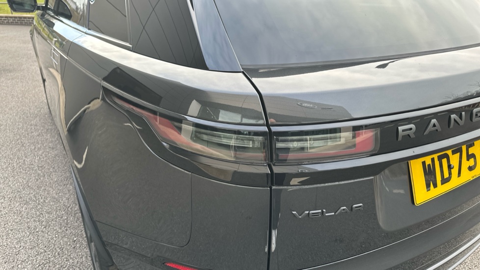 Land Rover Range Rover Velar 2.0 D200 MHEV Dynamic SE 5dr Auto Diesel Estate - Image 19