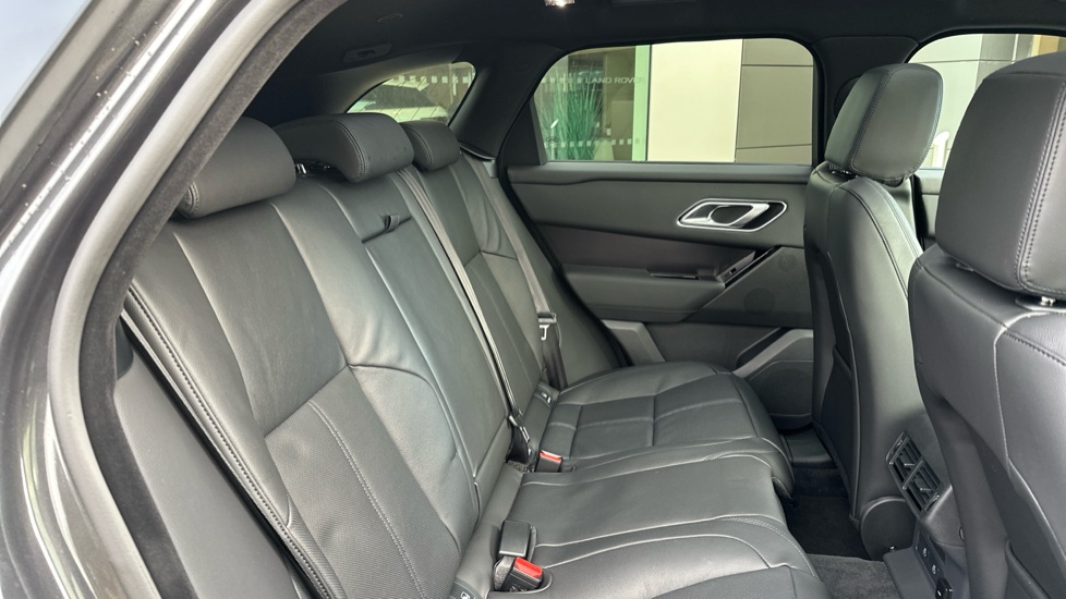 Land Rover Range Rover Velar 2.0 D200 MHEV Dynamic SE 5dr Auto Diesel Estate - Image 26