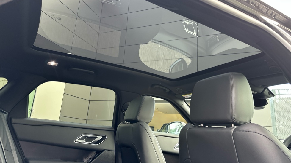Land Rover Range Rover Velar 2.0 D200 MHEV Dynamic SE 5dr Auto Diesel Estate - Image 29
