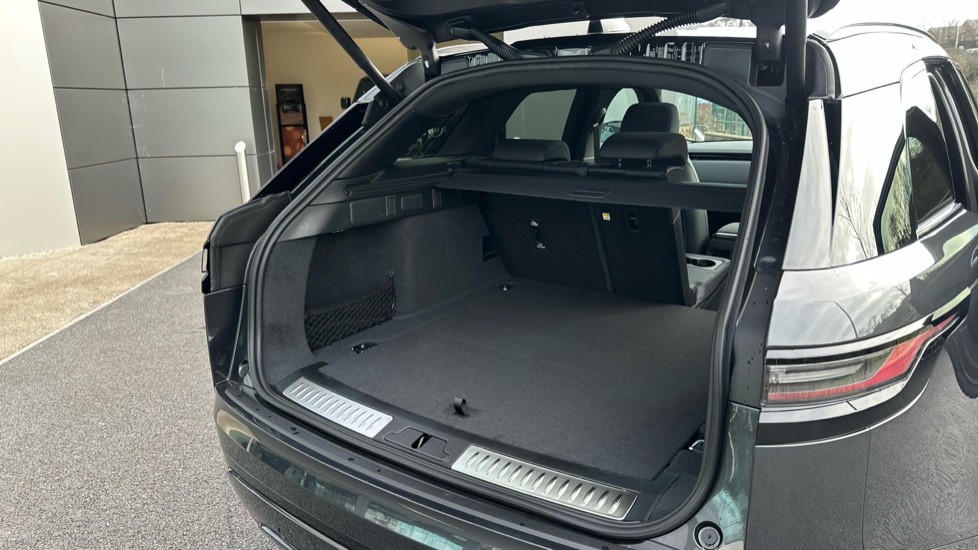 Land Rover Range Rover Velar 2.0 D200 MHEV Dynamic SE 5dr Auto Diesel Estate - Image 31