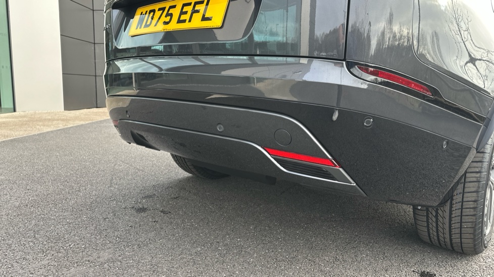 Land Rover Range Rover Velar 2.0 D200 MHEV Dynamic SE 5dr Auto Diesel Estate - Image 36