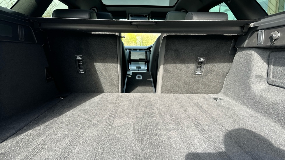 Land Rover Range Rover Velar 2.0 D200 MHEV S 5dr Auto Diesel Estate - Image 35