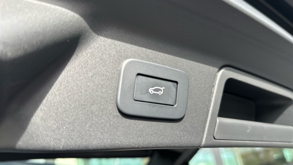 Land Rover Range Rover Velar 2.0 D200 MHEV S 5dr Auto Diesel Estate - Image 36