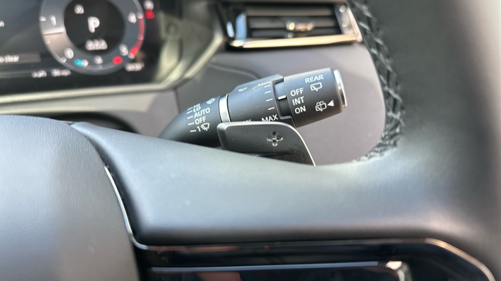 Land Rover Range Rover Velar 2.0 D200 MHEV S 5dr Auto Diesel Estate - Image 47