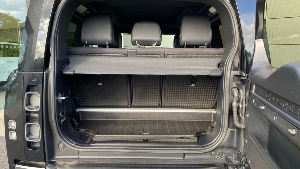 Land Rover Defender 3.0 D300 X 90 3dr Auto Diesel Estate - Image 10