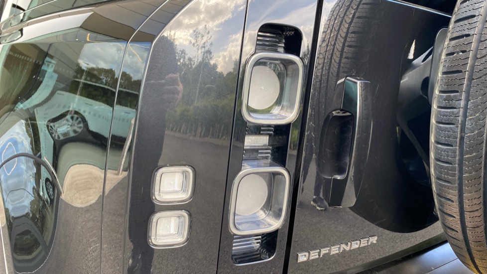 Land Rover Defender 3.0 D300 X 90 3dr Auto Diesel Estate - Image 19