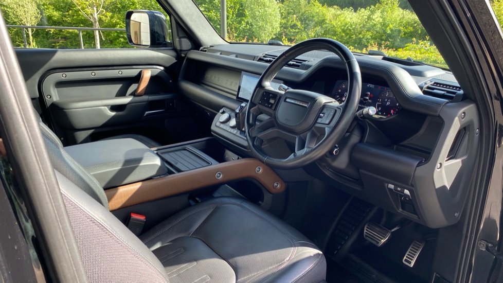 Land Rover Defender 3.0 D300 X 90 3dr Auto Diesel Estate - Image 31