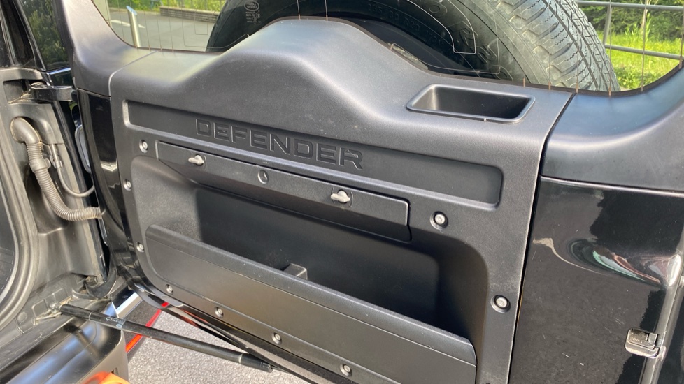 Land Rover Defender 3.0 D300 X 90 3dr Auto Diesel Estate - Image 39