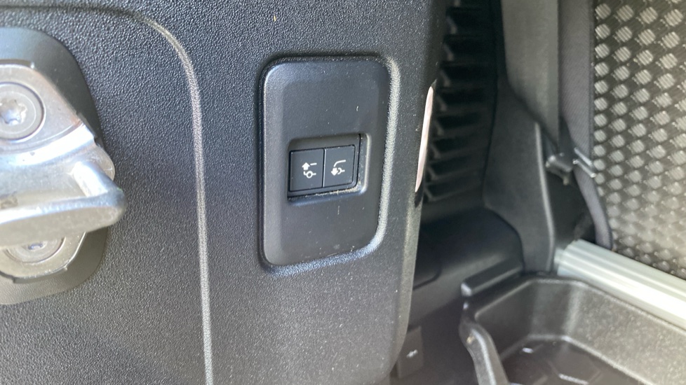 Land Rover Defender 3.0 D300 X 90 3dr Auto Diesel Estate - Image 41