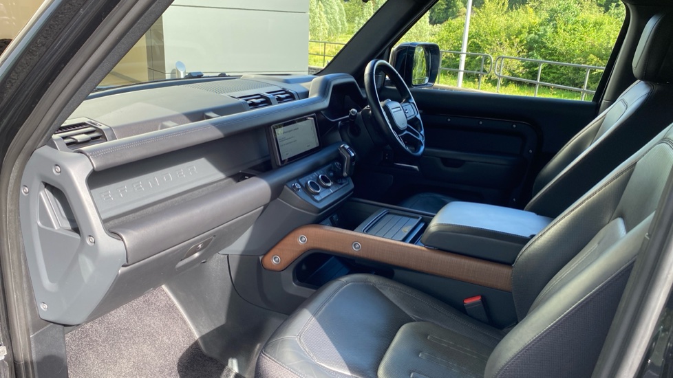 Land Rover Defender 3.0 D300 X 90 3dr Auto Diesel Estate - Image 44