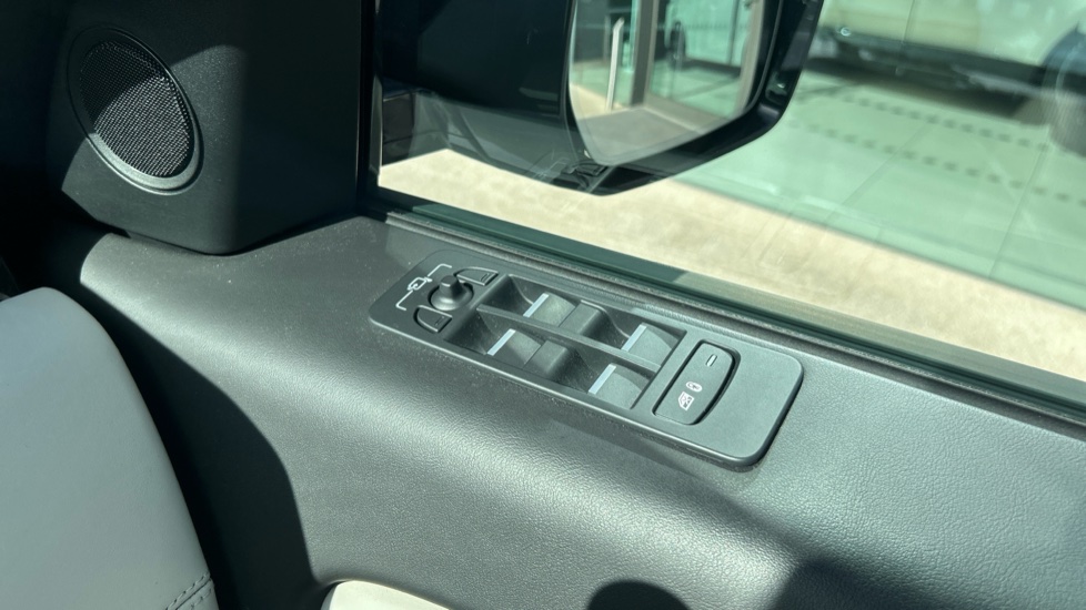 Land Rover Discovery Sport 2.0 P250 Dynamic HSE 5dr Auto [5 Seat] Petrol Station Wagon - Image 52